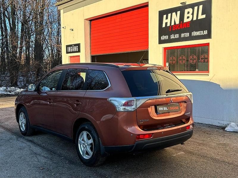 Begagnad Mitsubishi Outlander 150 HK (110 kW) 2013 Brun SUV