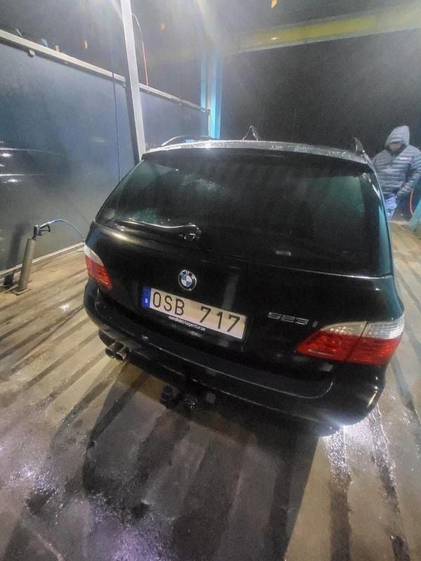 Svart Begagnad 2009 BMW 523 M Sport Kombi | 52 000 kr (Marknadspris) - Bild 1/4