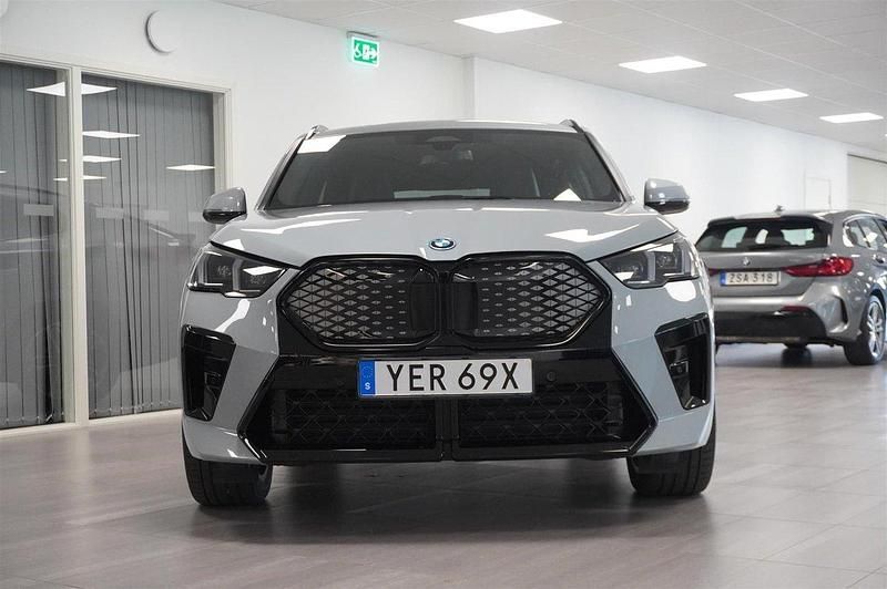 Begagnad BMW iX2 M Sport 230 kW (313 HK) 2023 Grå/silver SUV