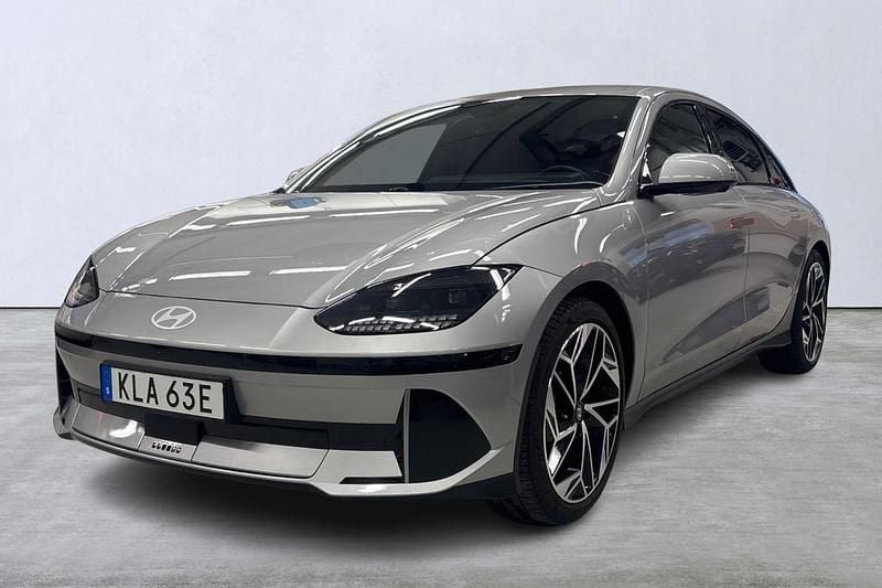 Grå Begagnad 2023 Hyundai Ioniq 6 Advanced Sedan | 419 900 kr - Bild 1/4