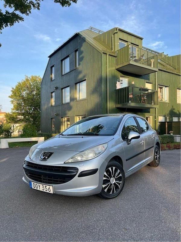 Grå Begagnad 2007 Peugeot 207 Halvkombi | 18 000 kr (Marknadspris) - Bild 1/4