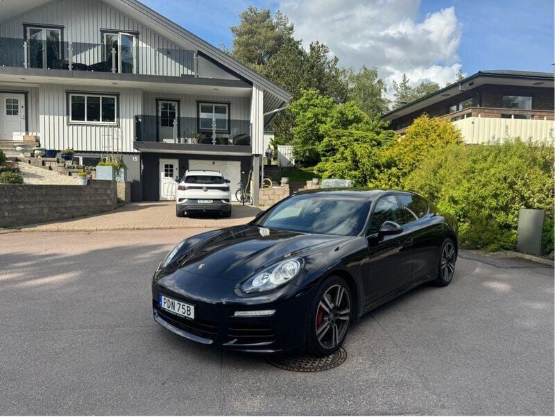 Svart Begagnad 2014 Porsche Panamera Sedan | 299 900 kr - Bild 1/4