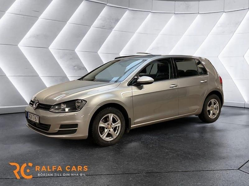 Silver Begagnad 2014 VW Golf VII Halvkombi | 94 800 kr (Marknadspris) - Bild 1/3
