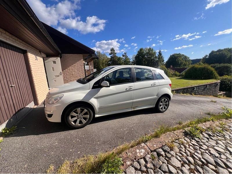 Vit Begagnad 2009 Mercedes 170 Halvkombi | 29 000 kr - Bild 1/4