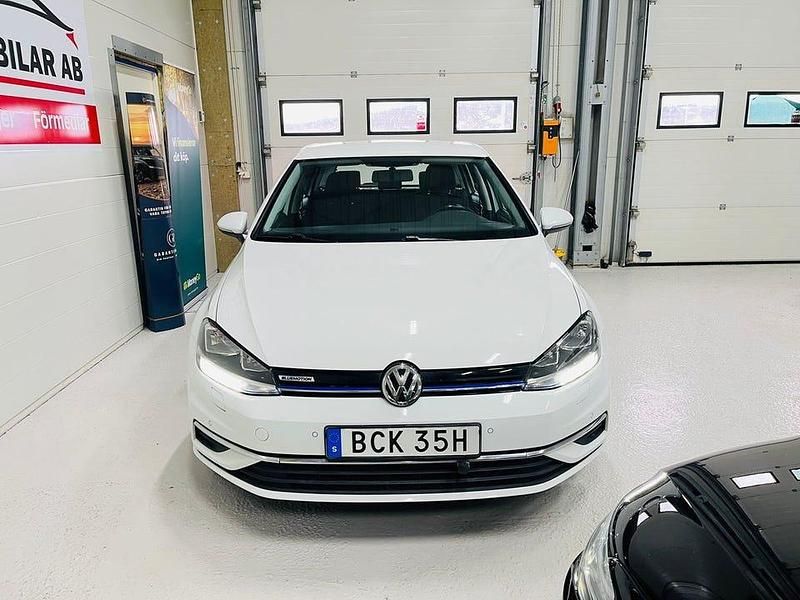 Begagnad VW Golf VII 131 HK (96 kW) 2019 Vit