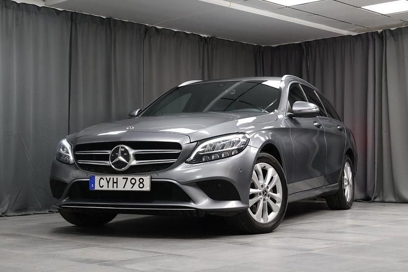 Grå Begagnad 2018 Mercedes C220 Advanced Plus Kombi | 259 000 kr (Marknadspris) - Bild 1/4