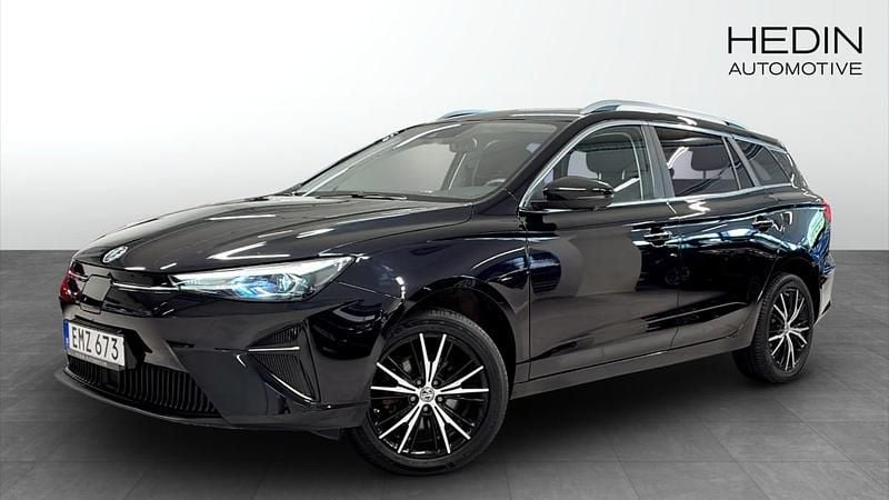 Svart (black) Begagnad 2022 MG MG5 EV Luxury Kombi | 189 900 kr (Bra pris) - Bild 1/4