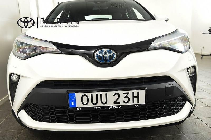 Begagnad Toyota C-HR Active 122 HK (89 kW) 2022 Vit SUV