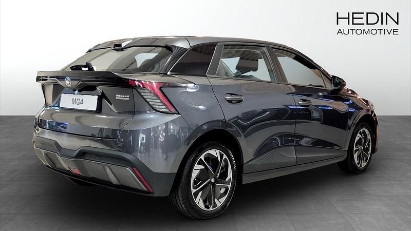 Begagnad MG MG4 EV 125 kW (170 HK) 2024 Grå Halvkombi