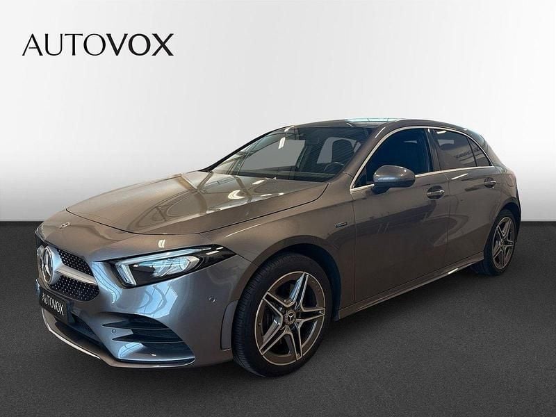 Mörkgrå (grå) Begagnad 2020 Mercedes A250 AMG Halvkombi | 298 000 kr (Marknadspris) - Bild 1/4