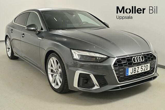 Daytonagrå pärleffekt Begagnad 2024 Audi A5 Sportback S-Line Halvkombi | 489 000 kr (Marknadspris) - Bild 1/3
