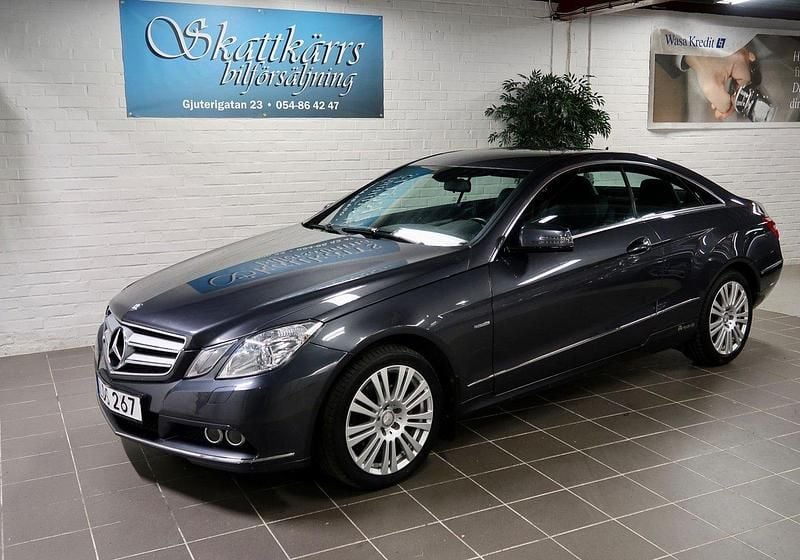 Mörkgrå Begagnad 2010 Mercedes E200 Sportkupé | 125 000 kr (Marknadspris) - Bild 1/4