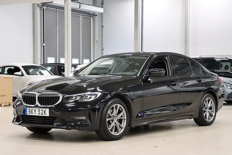 Svart Begagnad 2019 BMW 320 Sport Line Sedan | 269 700 kr (Bra pris) - Bild 1/4