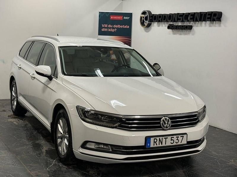 Vit Begagnad 2015 VW Passat Kombi | 129 900 kr (Marknadspris) - Bild 1/4