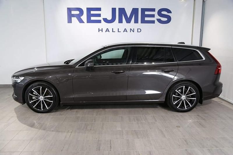 Begagnad Volvo V60 Plus 355 HK (261 kW) 2025 Grå Kombi