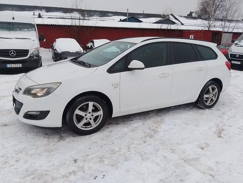 Begagnad Opel Astra Active 116 HK (85 kW) 2013 Vit Kombi