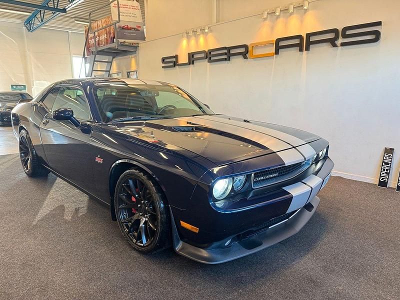 Mörkblå Begagnad 2013 Dodge Challenger Sportkupé | 328 000 kr - Bild 1/4
