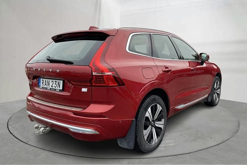 Begagnad Volvo XC60 Plus 350 HK (257 kW) 2024 Röd SUV