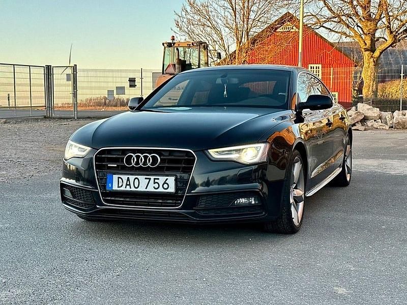 Svart Begagnad 2013 Audi A5 Sportback S-Line Halvkombi | 130 000 kr (Marknadspris) - Bild 1/4