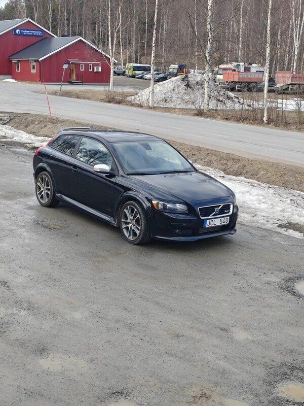 Svart Begagnad 2009 Volvo C30 R-Design Halvkombi | 50 000 kr (Marknadspris) - Bild 1/4