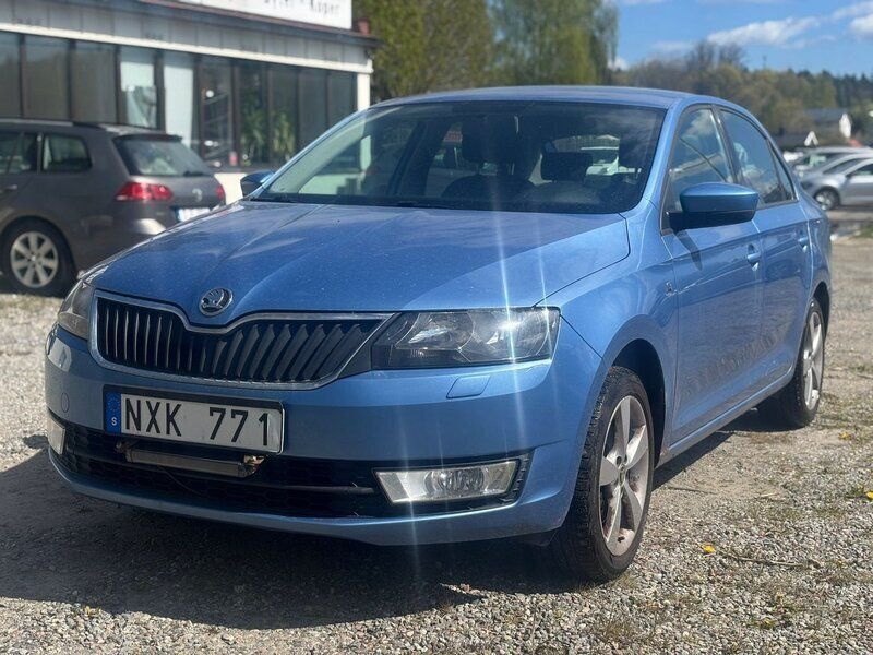 Blå Begagnad 2013 Skoda Rapid Halvkombi | 69 900 kr (Marknadspris) - Bild 1/4