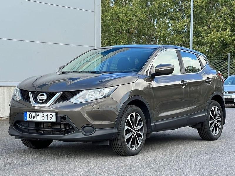 Brun Begagnad 2015 Nissan Qashqai SUV | 114 900 kr (Marknadspris) - Bild 1/4