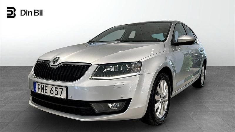 Silver Begagnad 2014 Skoda Octavia Elegance Sedan | 119 900 kr (Lite dyr) - Bild 1/4