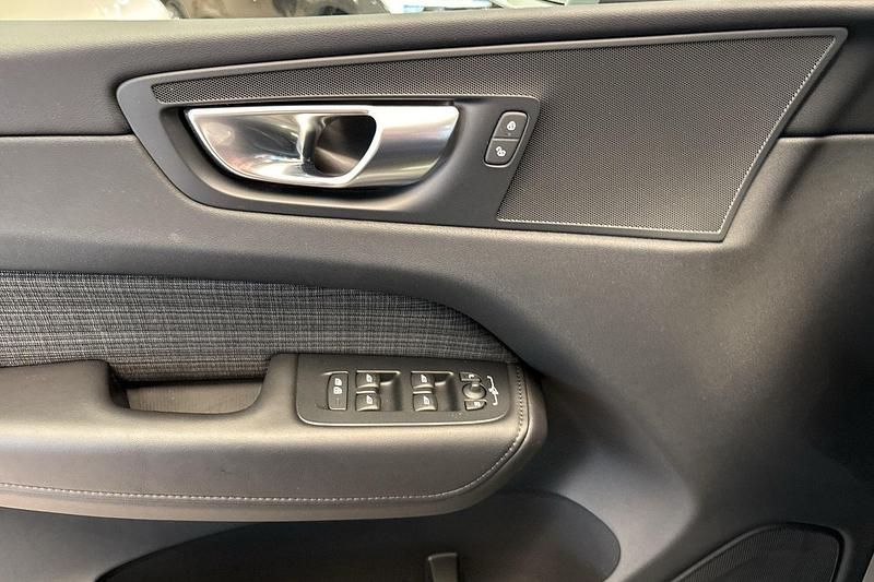 Begagnad Volvo XC60 350 HK (257 kW) 2023 Grå SUV