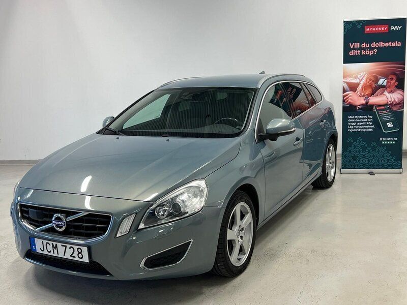 Ljusblå (blå) Begagnad 2011 Volvo V60 Summum Kombi | 99 800 kr (Marknadspris) - Bild 1/4