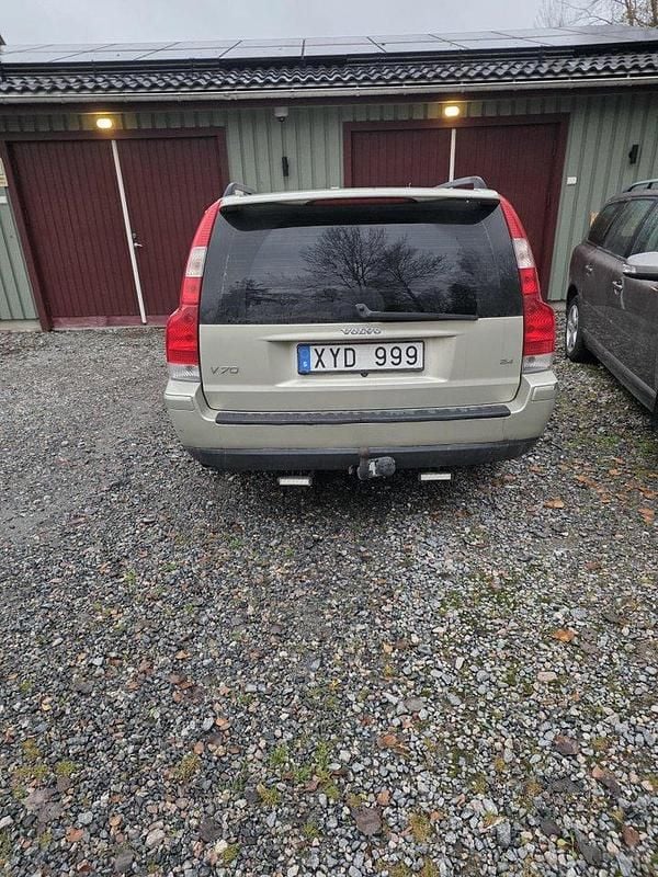 Brun Begagnad 2007 Volvo V70 Kinetic Kombi | 30 000 kr (Marknadspris) - Bild 1/4