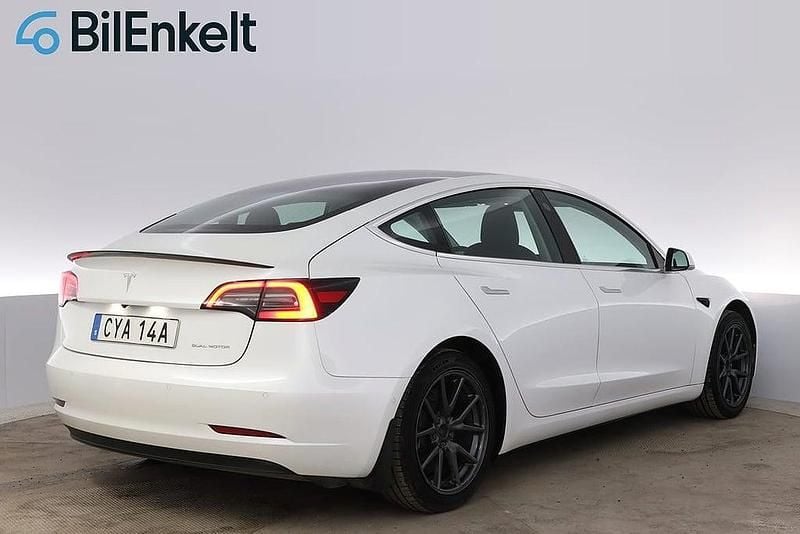 Begagnad Tesla Model 3 324 kW (441 HK) 2019 Vit Sedan