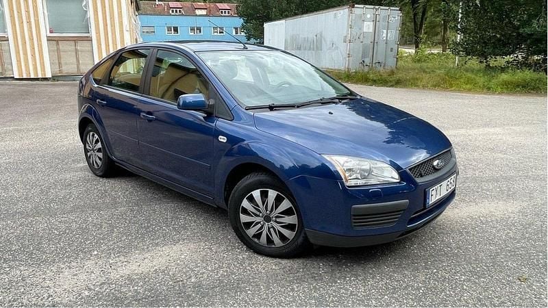 Blå Begagnad 2008 Ford Focus Halvkombi | 29 900 kr - Bild 1/4