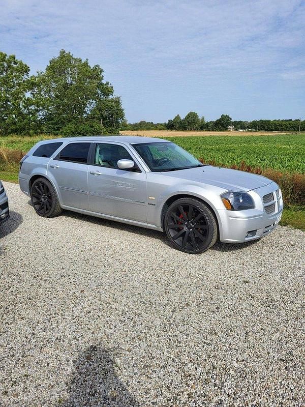 Silver Begagnad 2006 Dodge Magnum Kombi | 100 000 kr - Bild 1/4