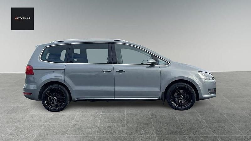 Begagnad VW Sharan 140 HK (102 kW) 2010 Grå Minibuss