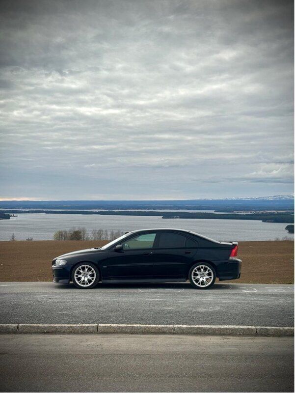 Svart Begagnad 2004 Volvo S60 Business Edition Sedan | 70 000 kr (Dyr) - Bild 1/4