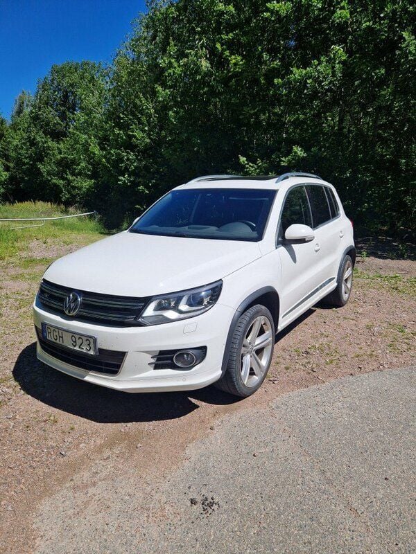Vit Begagnad 2012 VW Tiguan Sportline SUV | 80 000 kr (Bra pris) - Bild 1/4
