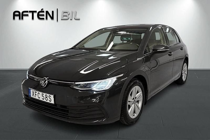 Grå Begagnad 2022 VW Golf VIII Halvkombi | 205 800 kr (Marknadspris) - Bild 1/3