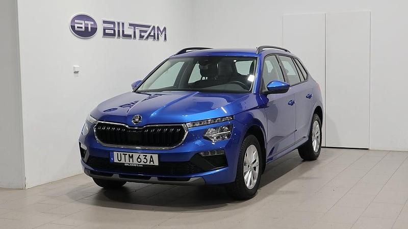 Raceblå metallic Begagnad 2024 Skoda Kamiq Selection SUV | 269 900 kr (Marknadspris) - Bild 1/4