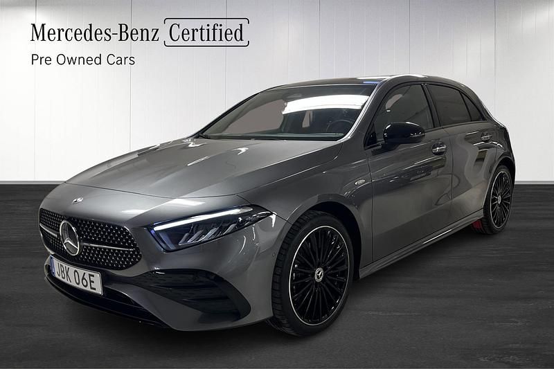 Grå Begagnad 2026 Mercedes A250 Halvkombi | 464 900 kr - Bild 1/4