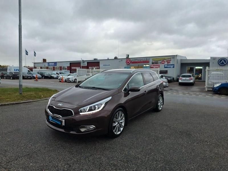 Brun Begagnad 2012 Kia Ceed Sportswagon Comfort Kombi | 89 200 kr (Marknadspris) - Bild 1/4