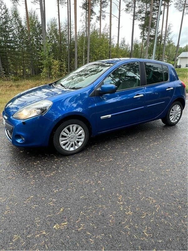 Blå Begagnad 2011 Renault Clio R.S. Halvkombi | 26 000 kr (Bra pris) - Bild 1/4