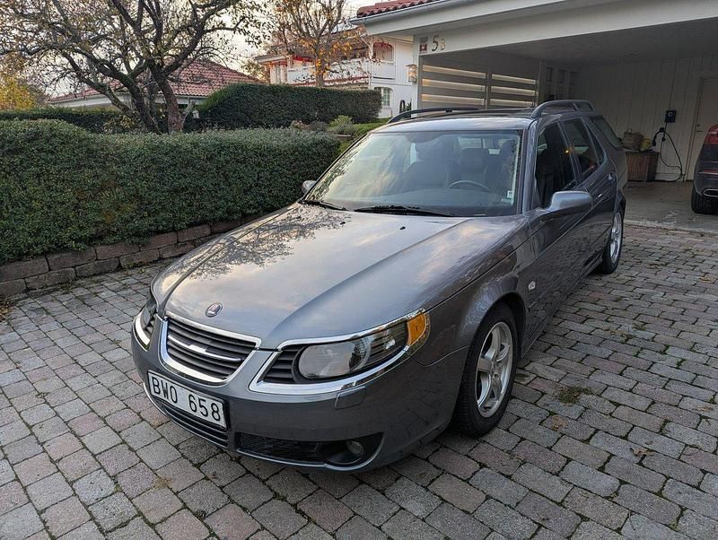 Grå Begagnad 2007 Saab 9-5 Aero Kombi | 85 000 kr (Dyr) - Bild 1/4