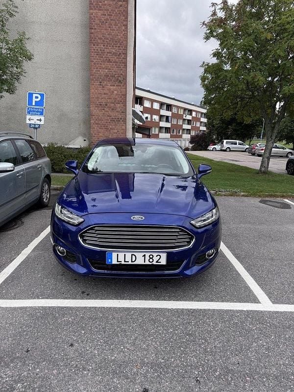 Blå Begagnad 2015 Ford Mondeo Titanium Sedan | 140 000 kr (Superpris) - Bild 1/4