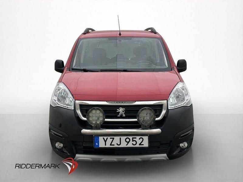 Begagnad Peugeot TePee 99 HK (72 kW) 2017 Röd Minibuss