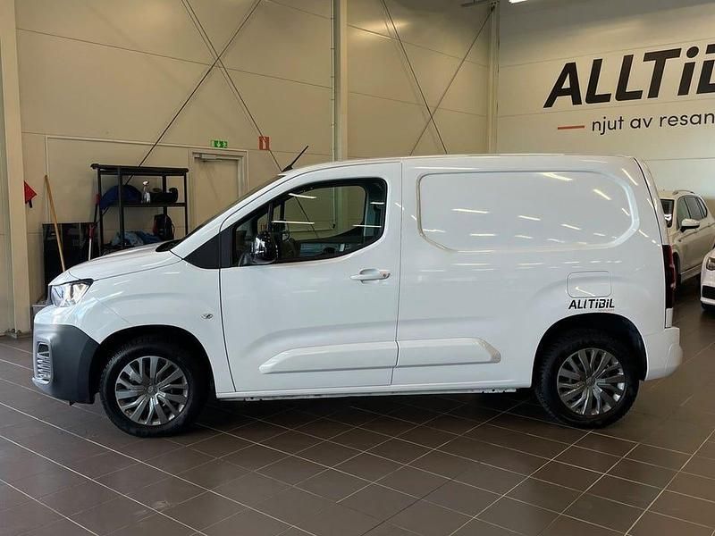 Begagnad Peugeot E-Partner 100 kW (136 HK) 2023 Vit Minibuss
