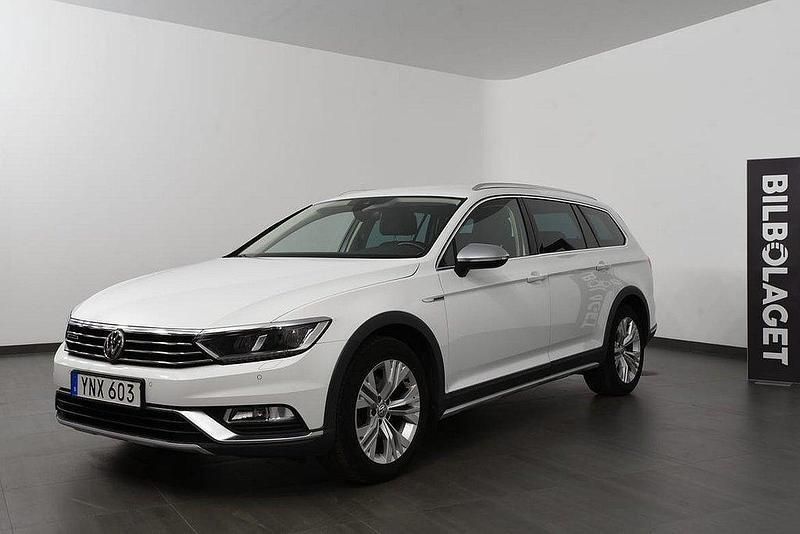 Vit Begagnad 2018 VW Passat Alltrack Kombi | 175 800 kr (Bra pris) - Bild 1/4