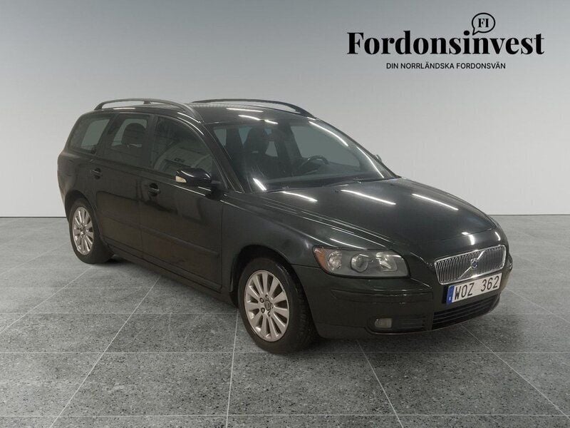 Mörkgrön (grön) Begagnad 2006 Volvo V50 Kinetic Kombi | 24 500 kr (Lite dyr) - Bild 1/4