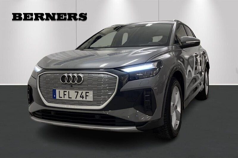 Grå Begagnad 2023 Audi Q4 e-tron Advanced SUV | 564 800 kr (Dyr) - Bild 1/4