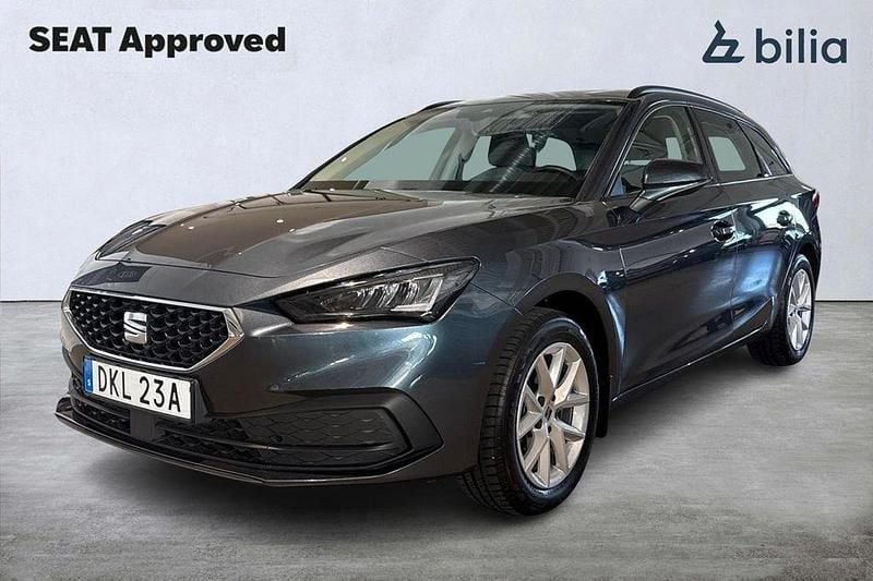 Grå Begagnad 2024 Seat Leon Kombi | 229 000 kr (Marknadspris) - Bild 1/4