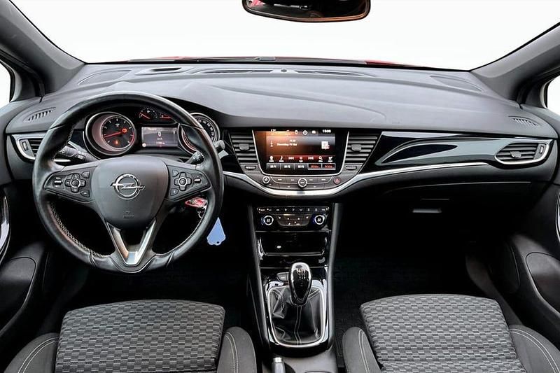 Begagnad Opel Astra Dynamic 126 HK (92 kW) 2016 Röd Halvkombi